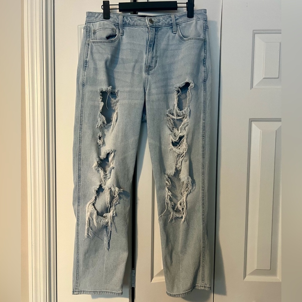 Hollister Light Wash Ripped Mom Jeans 31 x 27